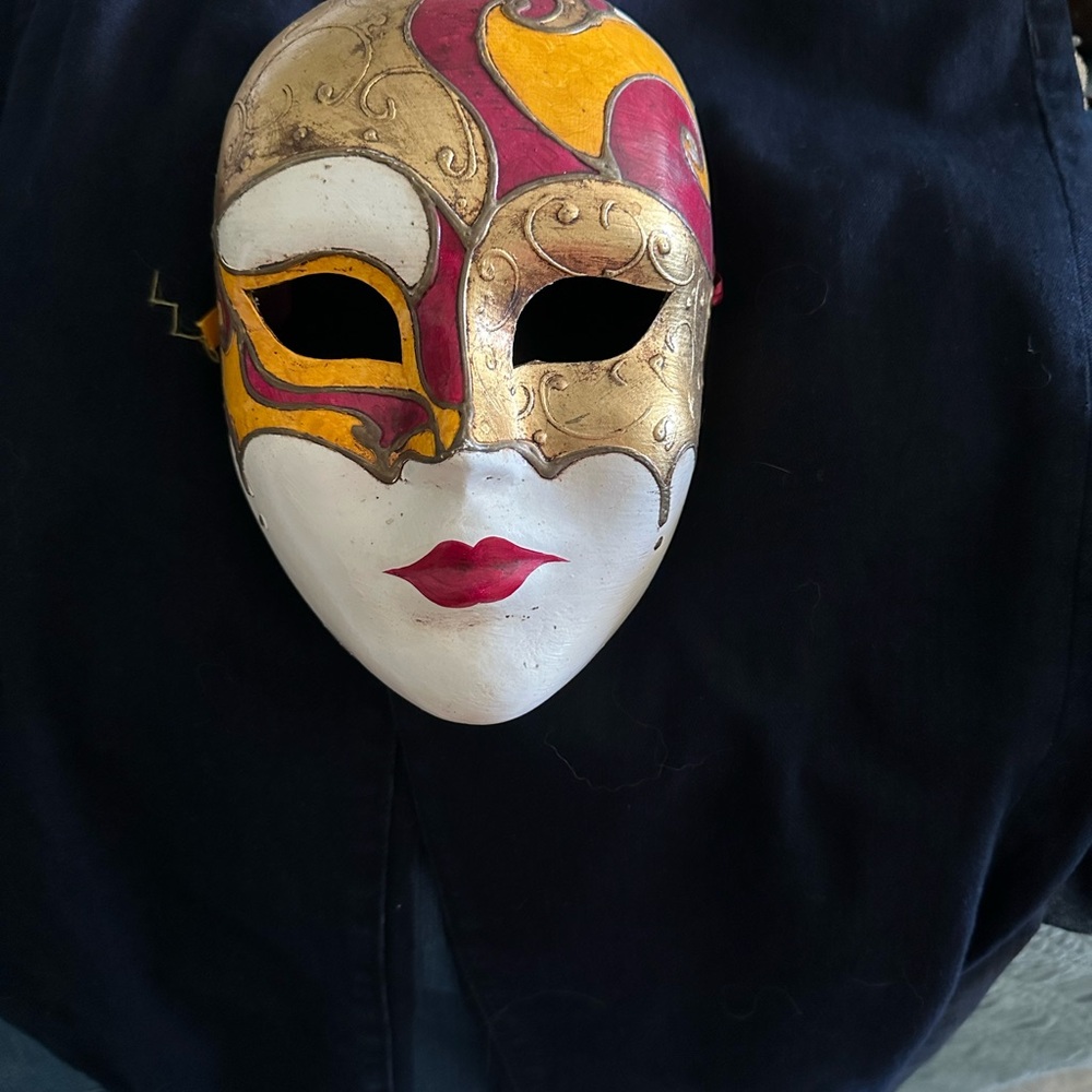 Venetian face mask
